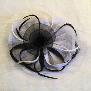 Women’s Elegant Black & White Tea Party Fascinator Hat